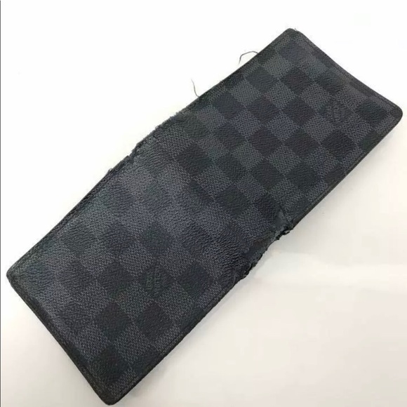 Authentic Louis Vuitton Damier Graphite Wallet - Picture 2 of 8